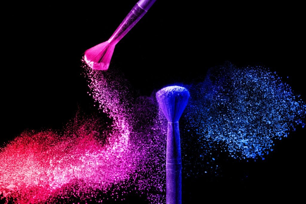 make-up-brushes-with-blue-and-pink-powder-splash-min